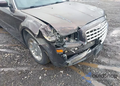 2005 Chrysler 300 Touring z USA, uszkodzony, nr VIN 2C3AA53G35H136279